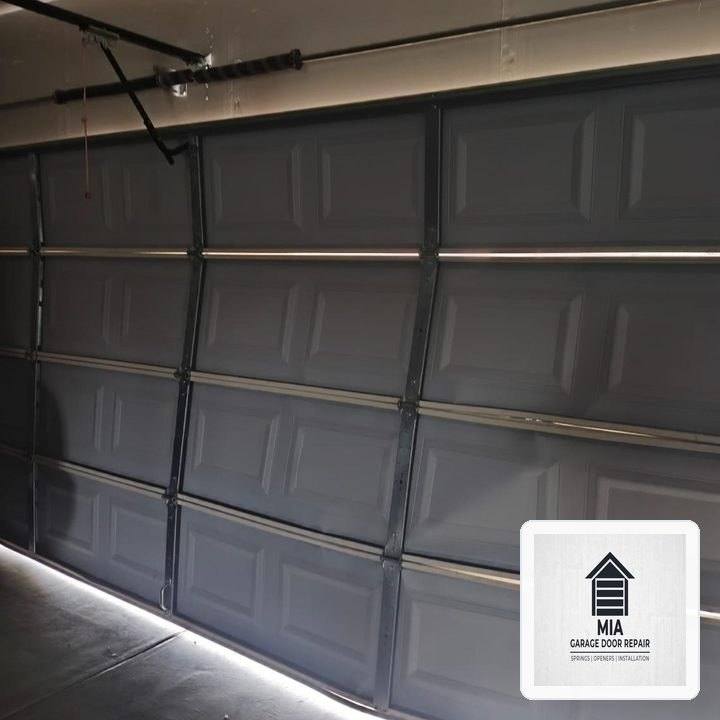 Mia Garage Door Repair Dispatch in Stoughton (Canton Area): Heavy-Duty EPDM Perimeter & Bottom Seal Weatherproofing - Stoughton, MA